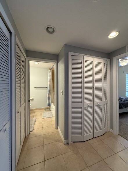 Building Photo - 8380 Bernwood Cove Loop