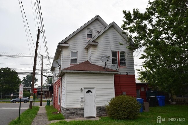 Building Photo - 219 Avenel St