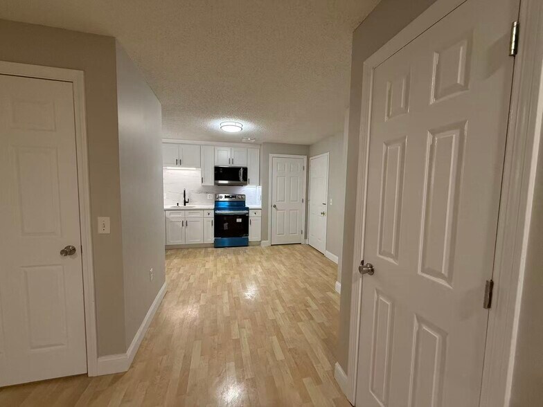 Building Photo - 7 Saint James Pl