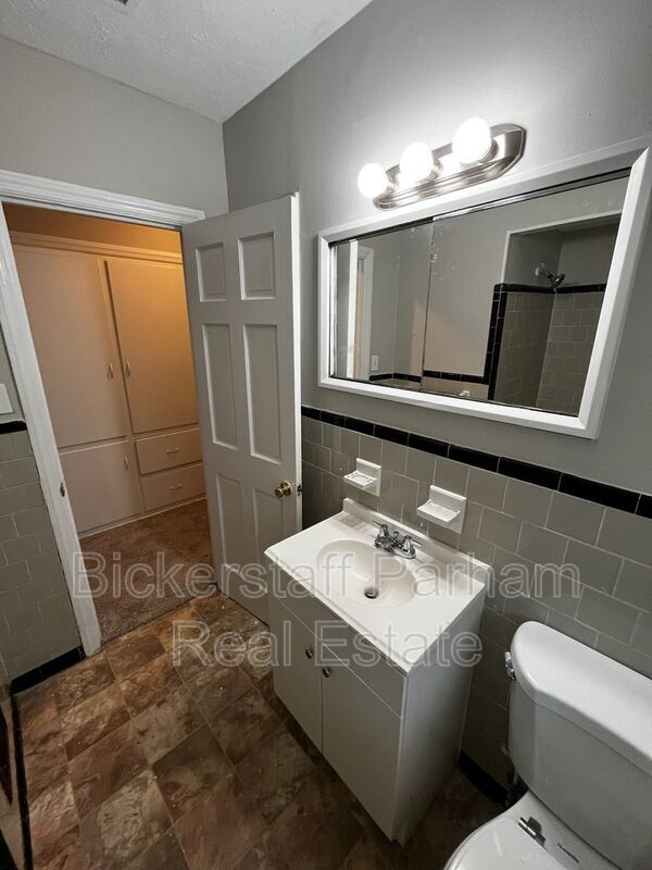 Building Photo - 1077 Dunbar Ave