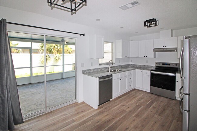 Building Photo - Venice East Annual Home for Rent