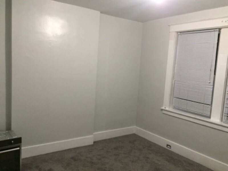 Building Photo - 907 Chartiers Ave