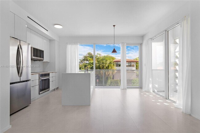 Building Photo - 4432 W Flagler St