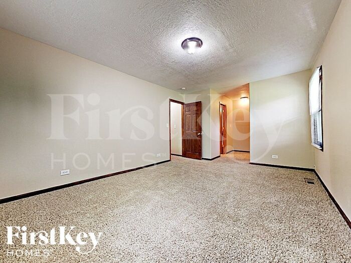 Building Photo - 901 Autumn Ln