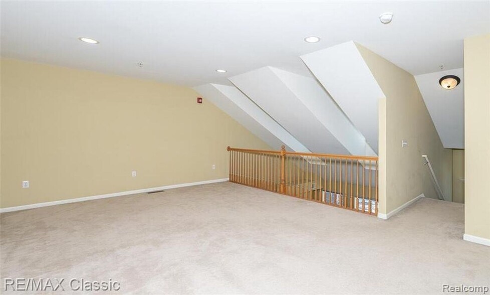 Building Photo - 3072 Schoolhouse