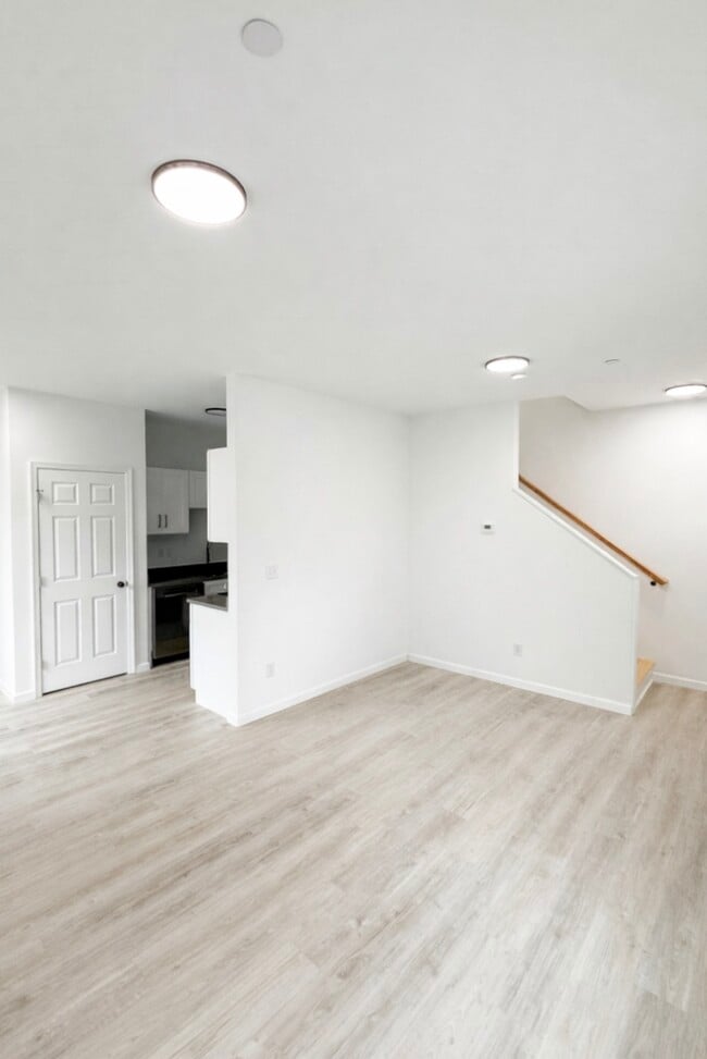 Building Photo - 6 Maryland Ave