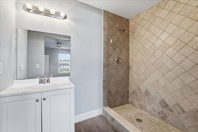 Building Photo - 3651 N Goldenrod Rd