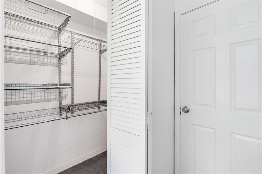 Building Photo - 14 Locust St