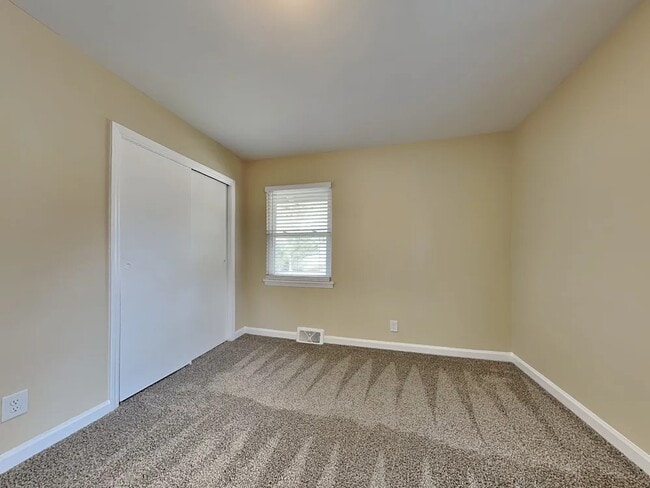 Building Photo - 429 N Harvard Ave