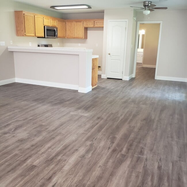 Building Photo - 11808 Cedar Bluff Ave