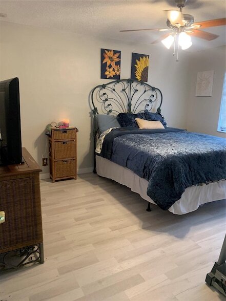 Building Photo - 1400 NE 57th St