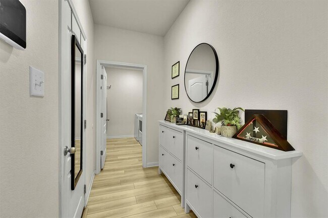 Building Photo - 632 Friar Tuck Dr