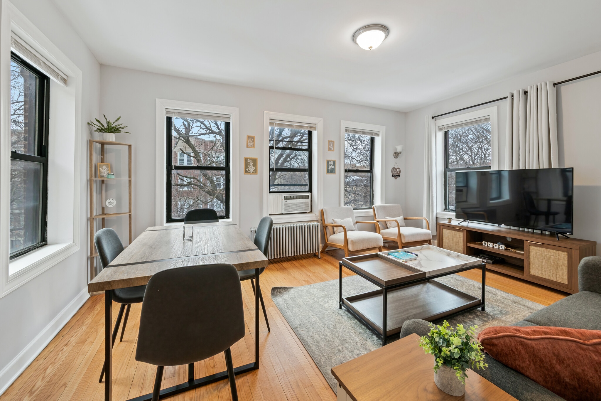 Building Photo - 6443 N Hamilton Ave