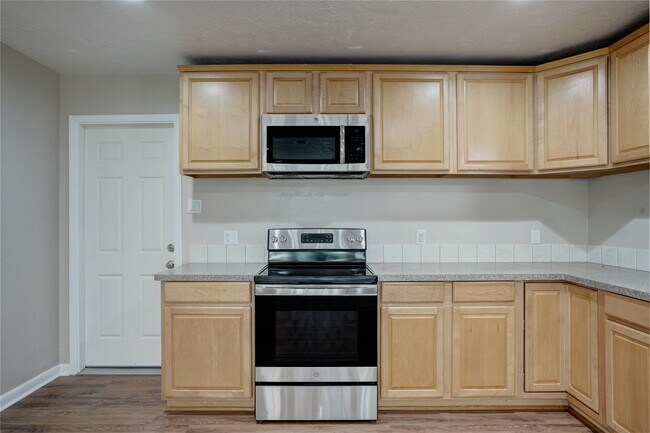 Building Photo - 4811 Holly Ln E
