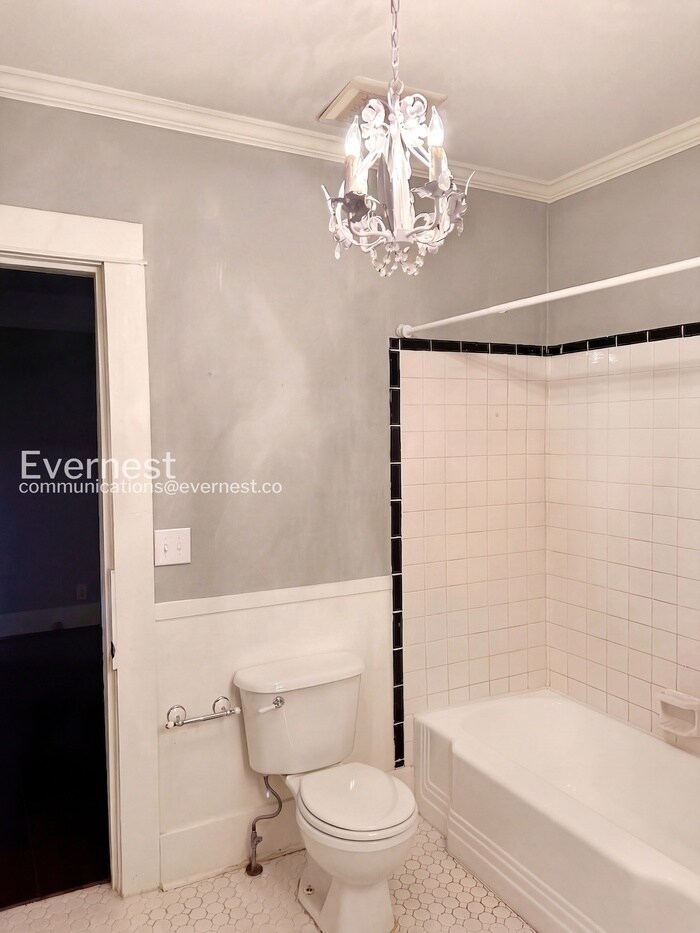 Building Photo - 4601 7th Ct S