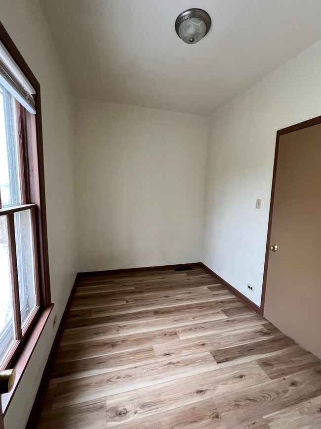 Building Photo - Spacious 2-Bedroom, 1-Bath Single Family House