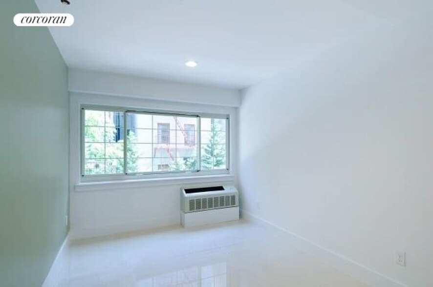 Building Photo - 207 W 115th St