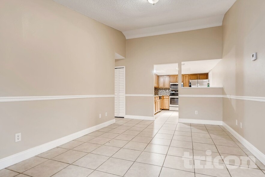 Building Photo - 1423 La Paloma Cir