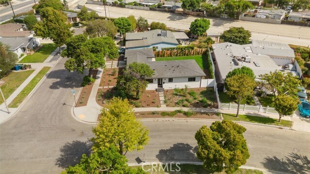 Building Photo - 6021 E Oakbrook St