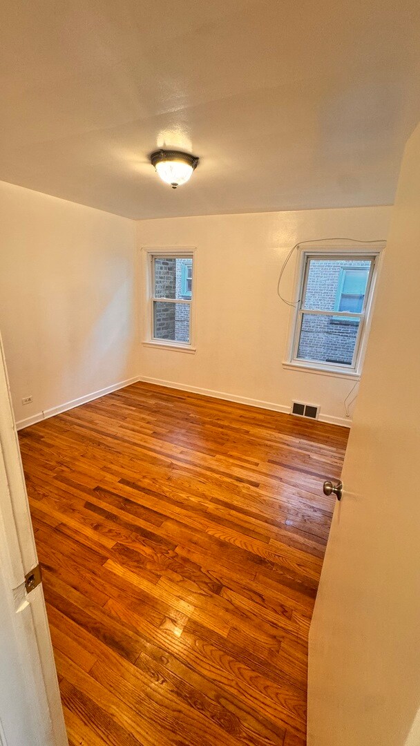 Building Photo - 5501 N California Ave