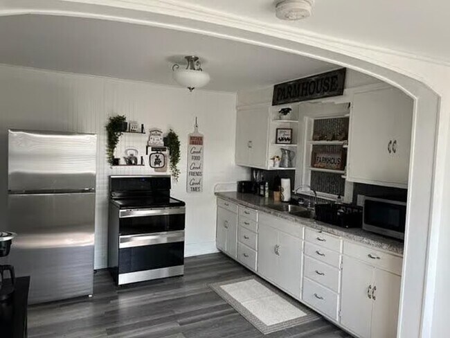 Building Photo - 1205 N Park Ave