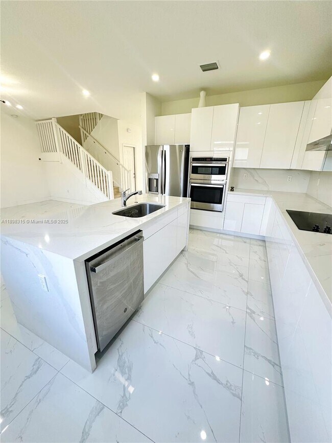 Building Photo - 1831 SW 145th Ave