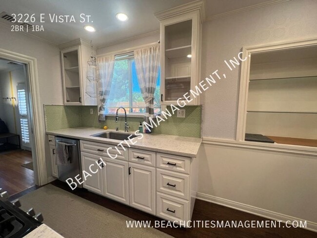 Building Photo - 3226 E Vista St