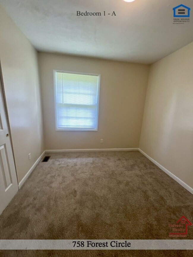 Building Photo - 758 Forest Cir