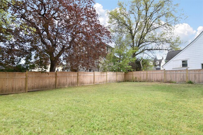 Building Photo - 120 Scarsdale Rd