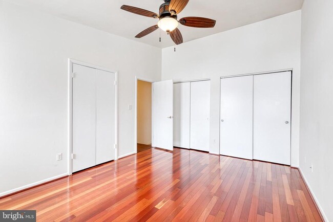 Building Photo - 8008 Valley Manor Rd