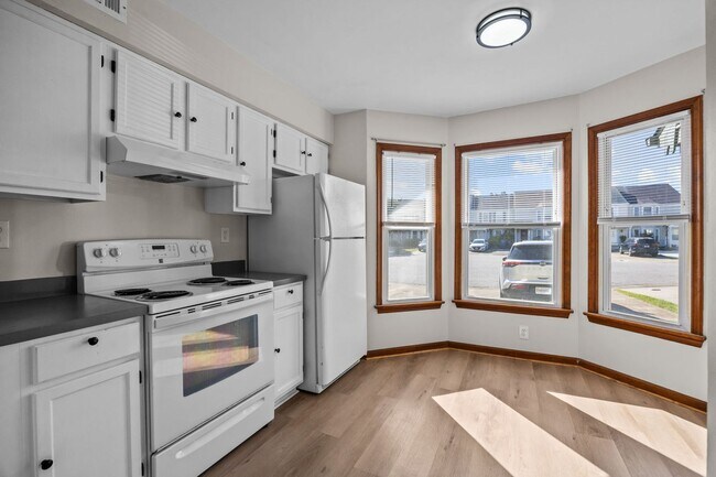 Building Photo - Charming 2 Bed, 2.5 Bath Townhouse for Rent in Virginia Beach!