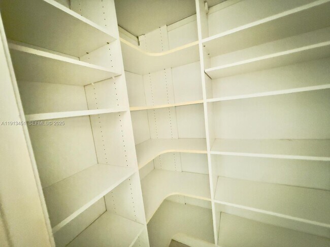 Building Photo - 258 Sheffield K