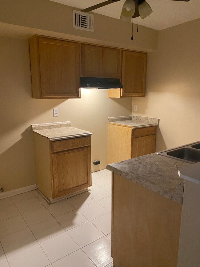 Building Photo - 5486 Pinehaven Ct