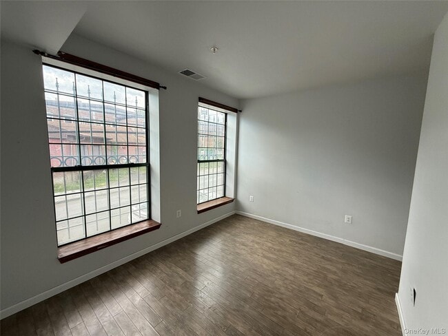 Building Photo - 44 Johnes St