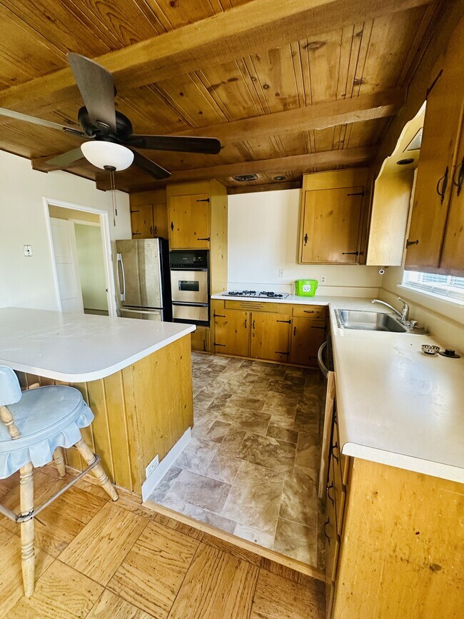 Building Photo - 3178 Hillview Ct