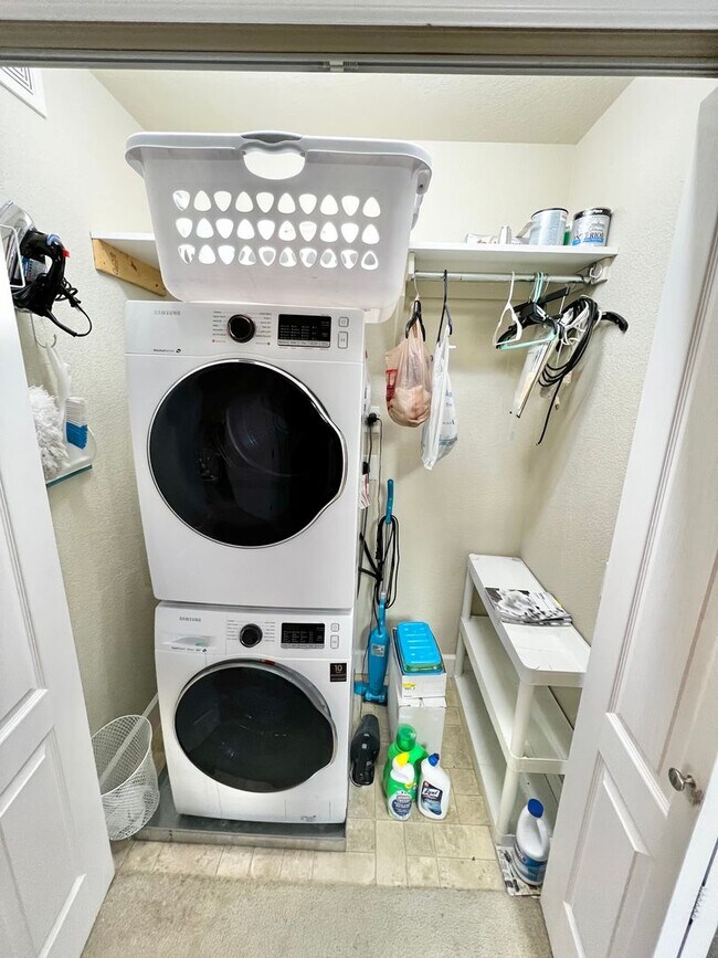 Building Photo - Beautiful 2 Bed 2 Bath Condo in Wellington