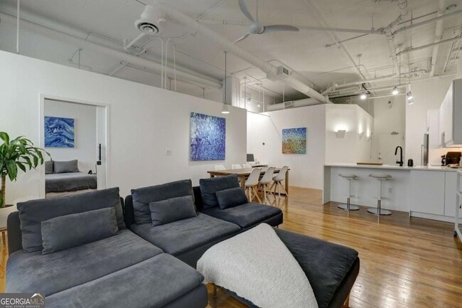 Building Photo - 3235 Roswell Rd NE