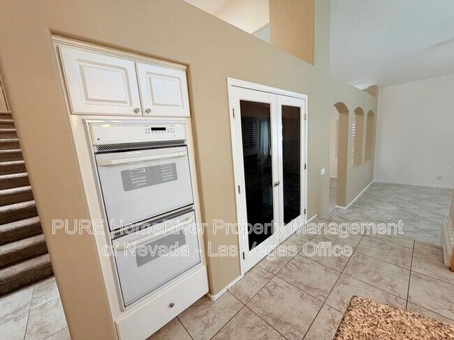 Building Photo - 2121 Stone Croft St