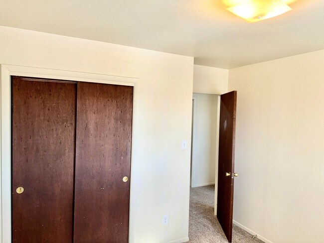 Building Photo - Three Bedroom Tri-Level Home in Garden Ranch