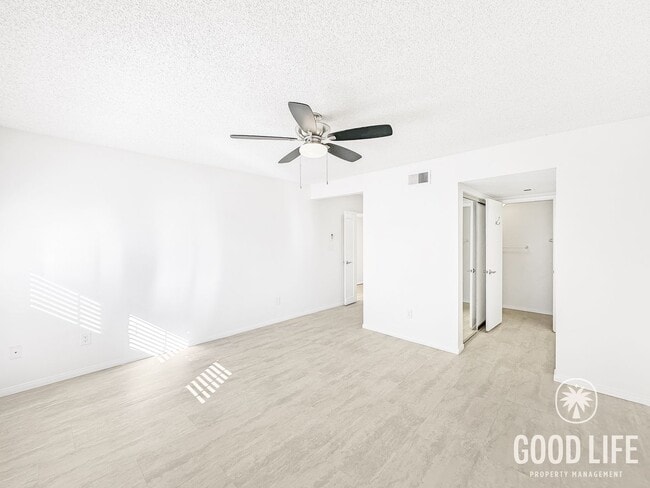 Building Photo - Spacious 2B/2BA condo available in San Carlos!