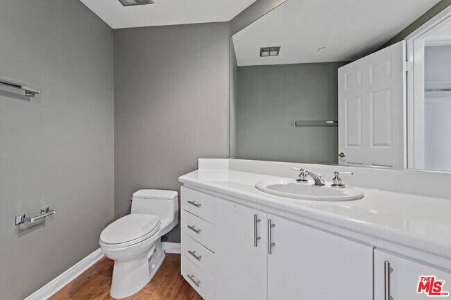 Building Photo - 12000 Goshen Ave