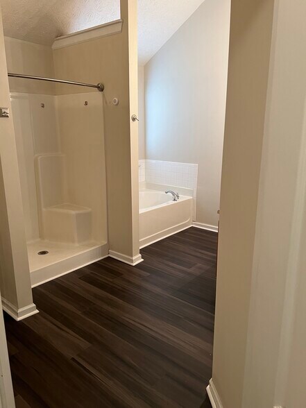 Building Photo - 827 Hannah Ct