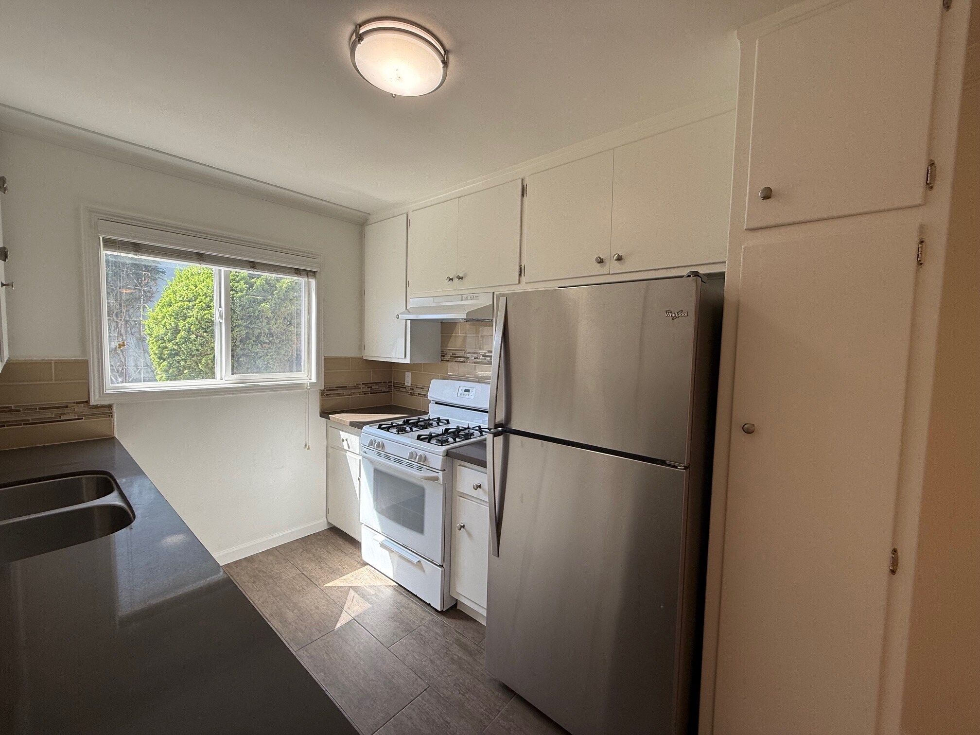 Building Photo - 8130 W 83rd St