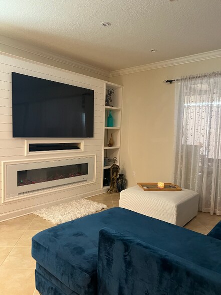 Building Photo - 1425 Clubman Dr