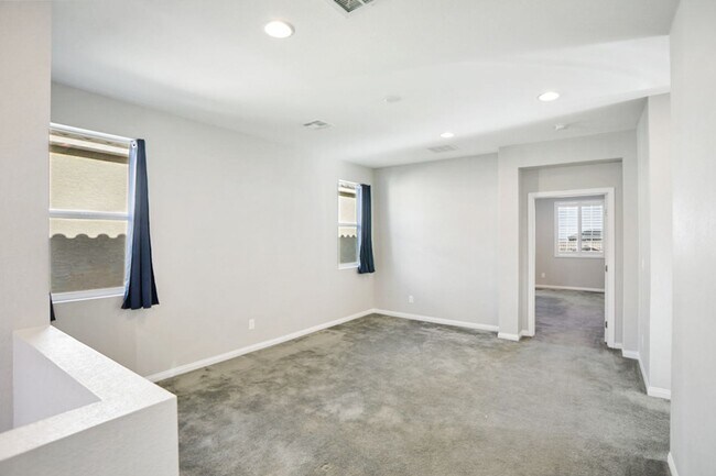 Building Photo - Beautiful 4 Bedroom Home In A Gated Skye Canyon Community