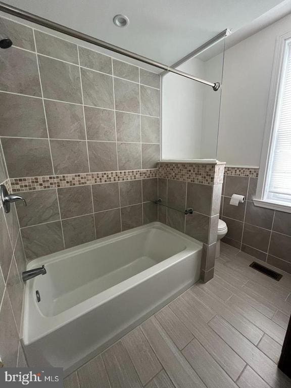 Building Photo - 2430 Carpenter St