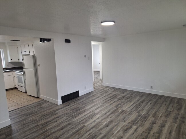 Building Photo - Roy 4-plex 2002