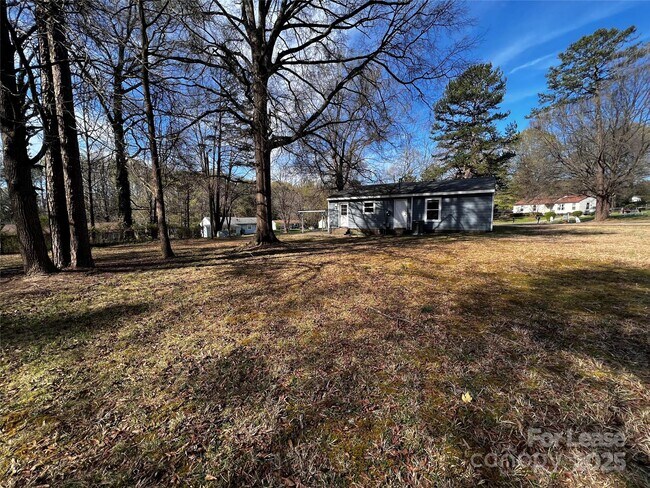 Building Photo - 407 Stirrup Ct