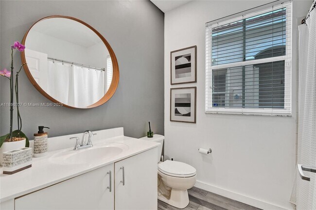 Building Photo - 1725 Winterberry Ln