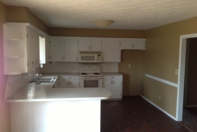Building Photo - 2451 S Meadowbrook Ave
